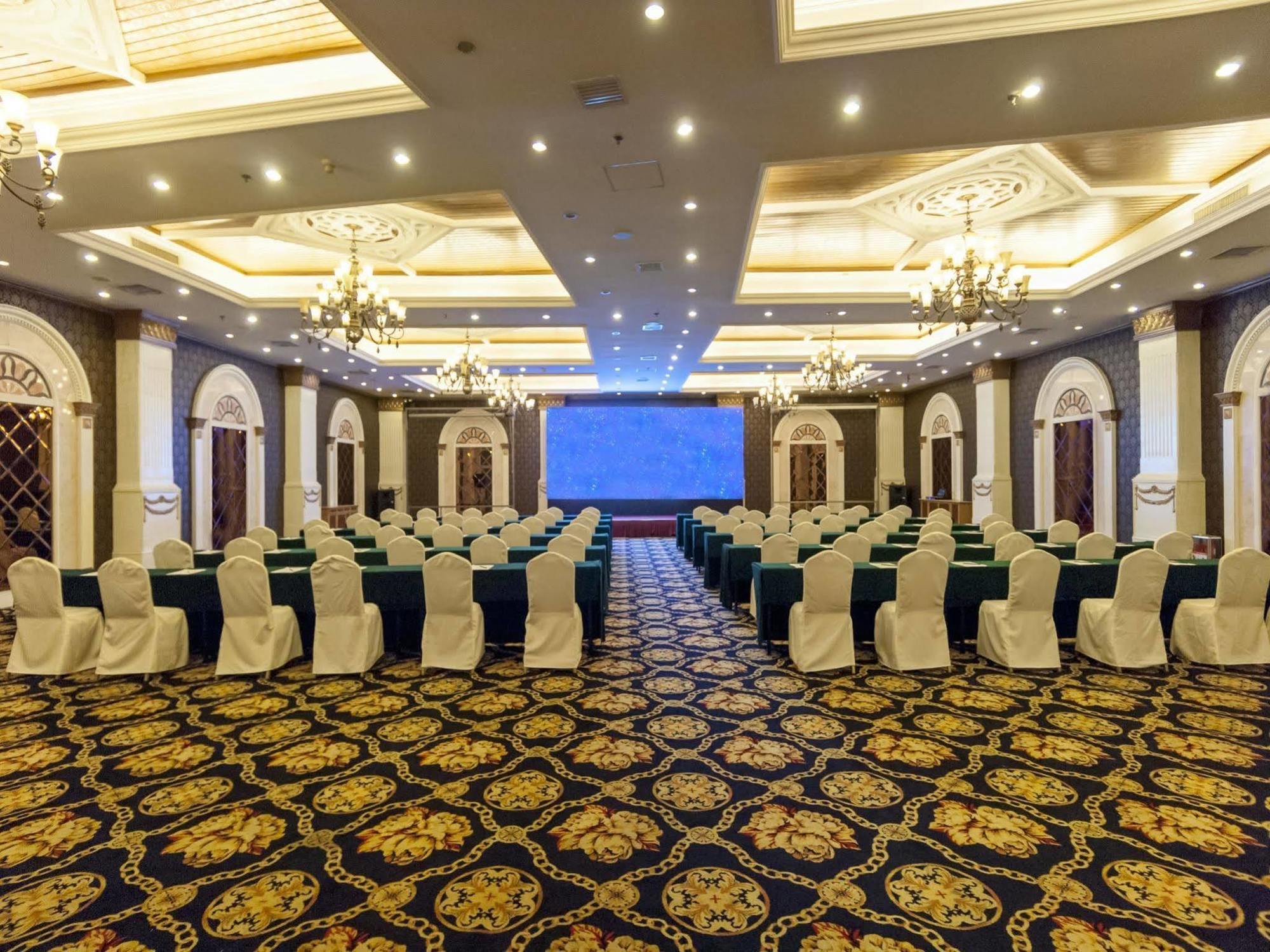 Grand Regency Hotel Qingdao Exterior photo