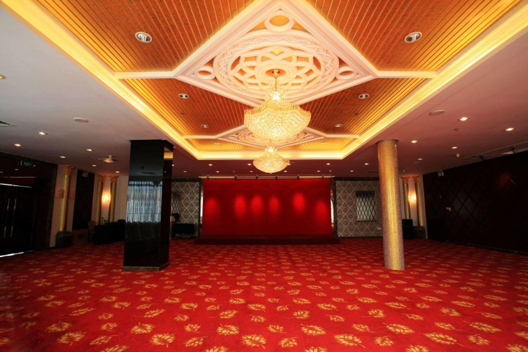 Grand Regency Hotel Qingdao Exterior photo
